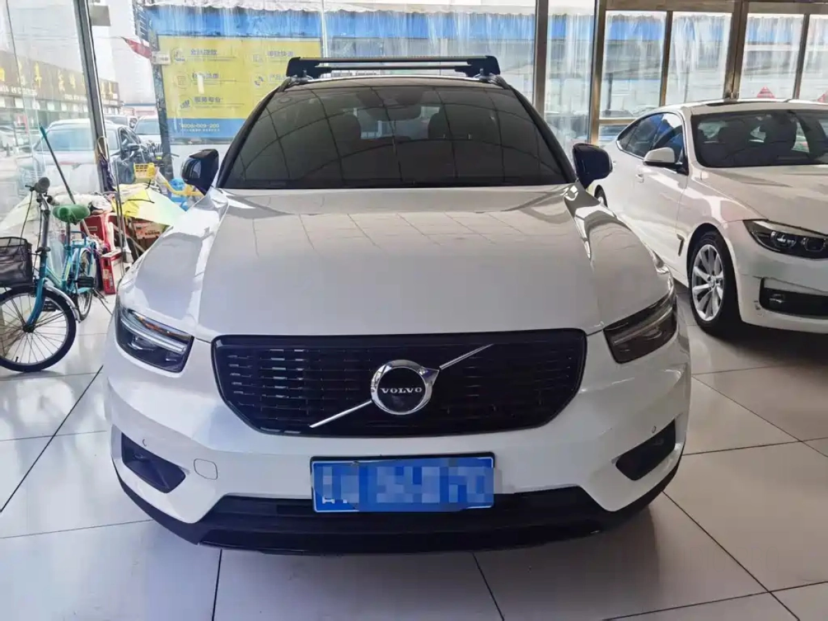 VOLVO XC40
