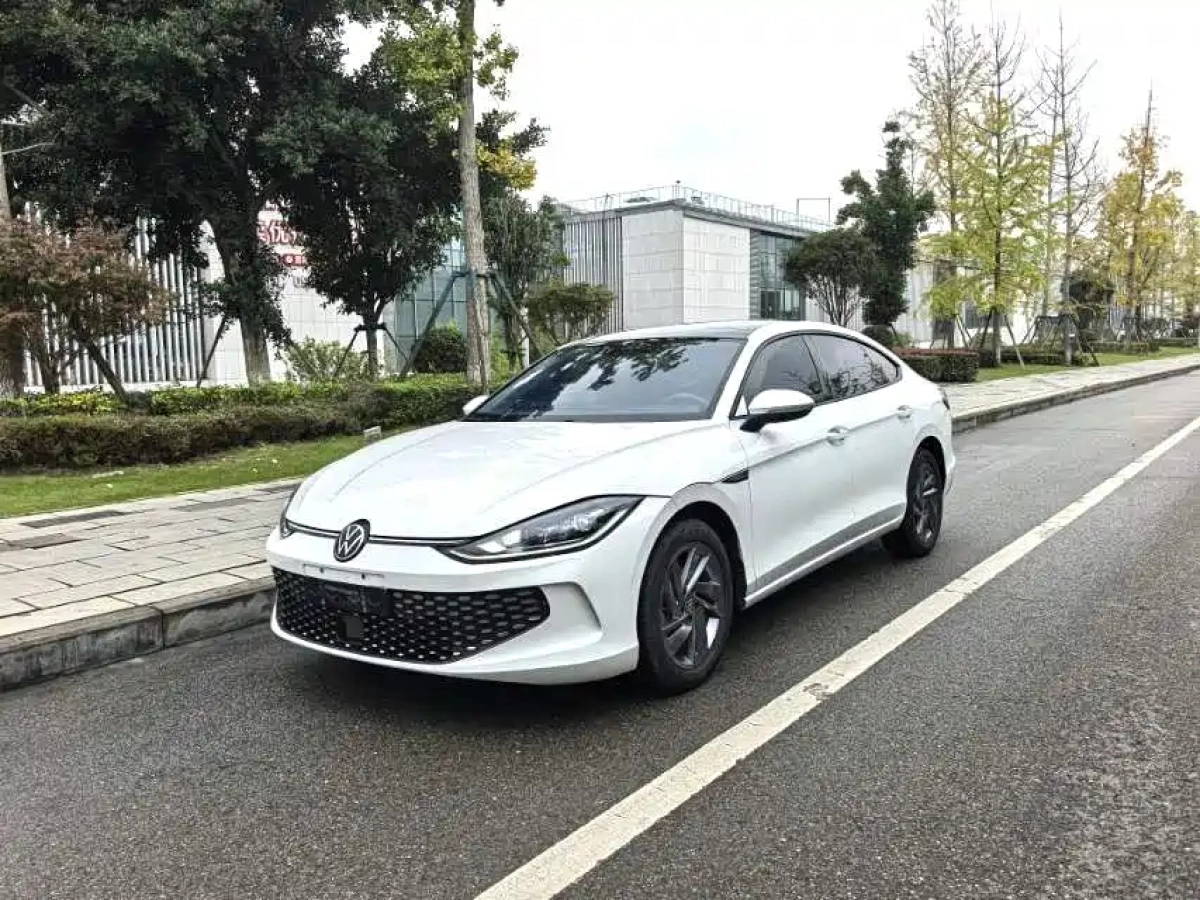 VOLKSWAGEN LAMANDO  2024