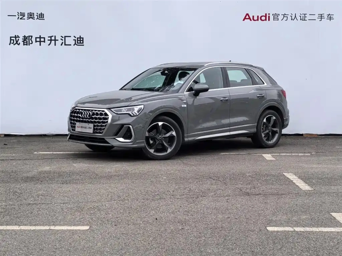 AUDI Q3