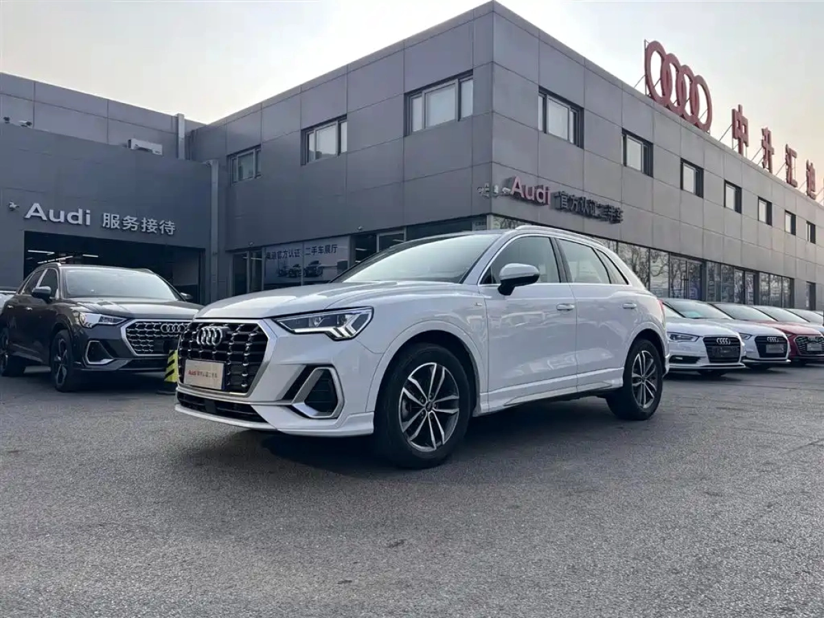 AUDI Q3