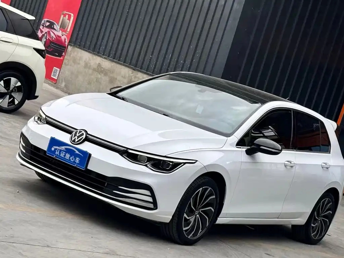 VOLKSWAGEN GOLF  2021