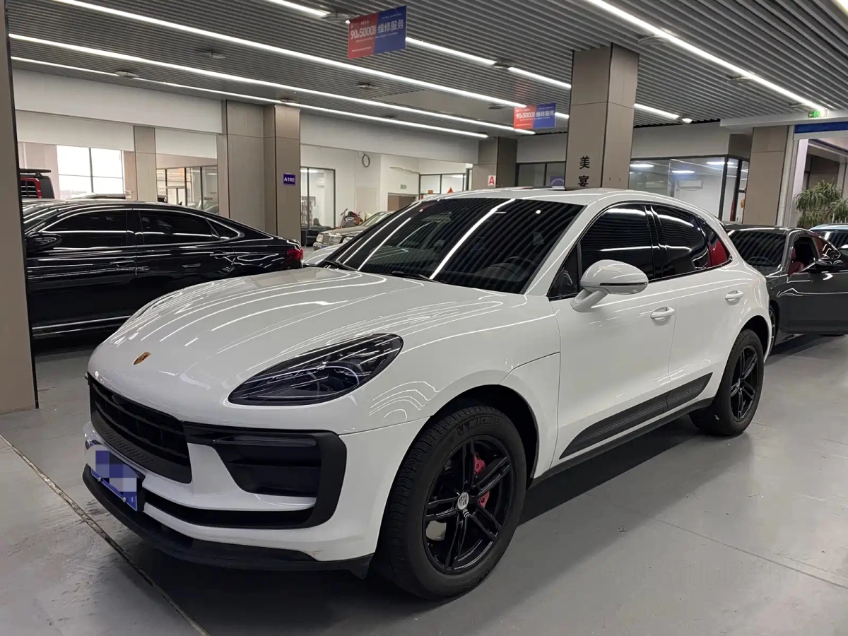 PORSCHE MACAN