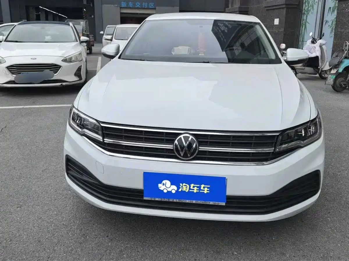 VOLKSWAGEN BORA