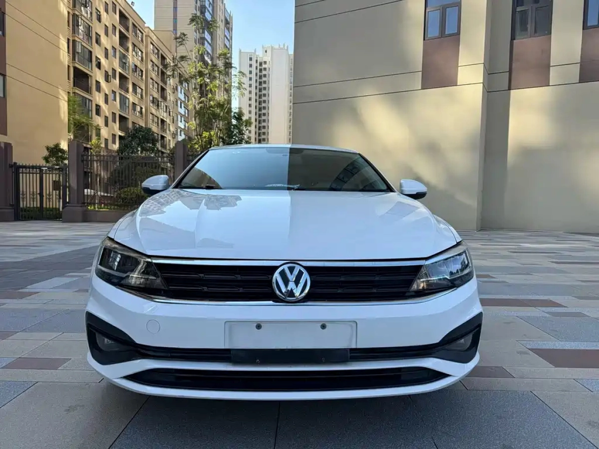 VOLKSWAGEN LAMANDO  2022