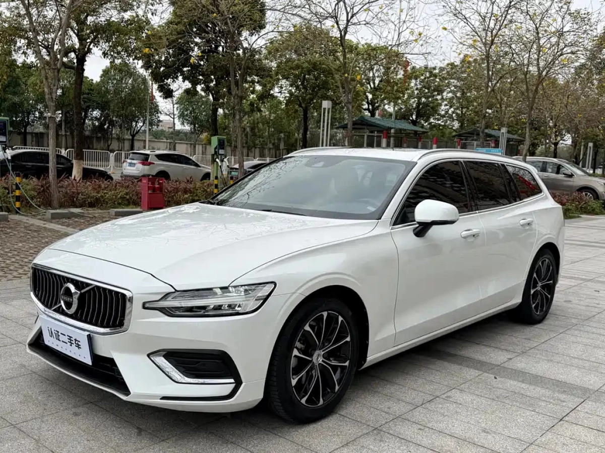 VOLVO V60  2020