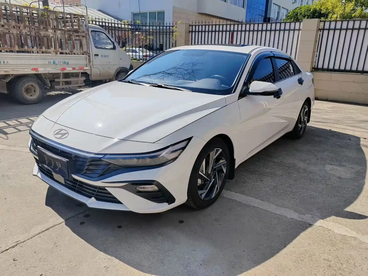 HYUNDAI ELANTRA  2024