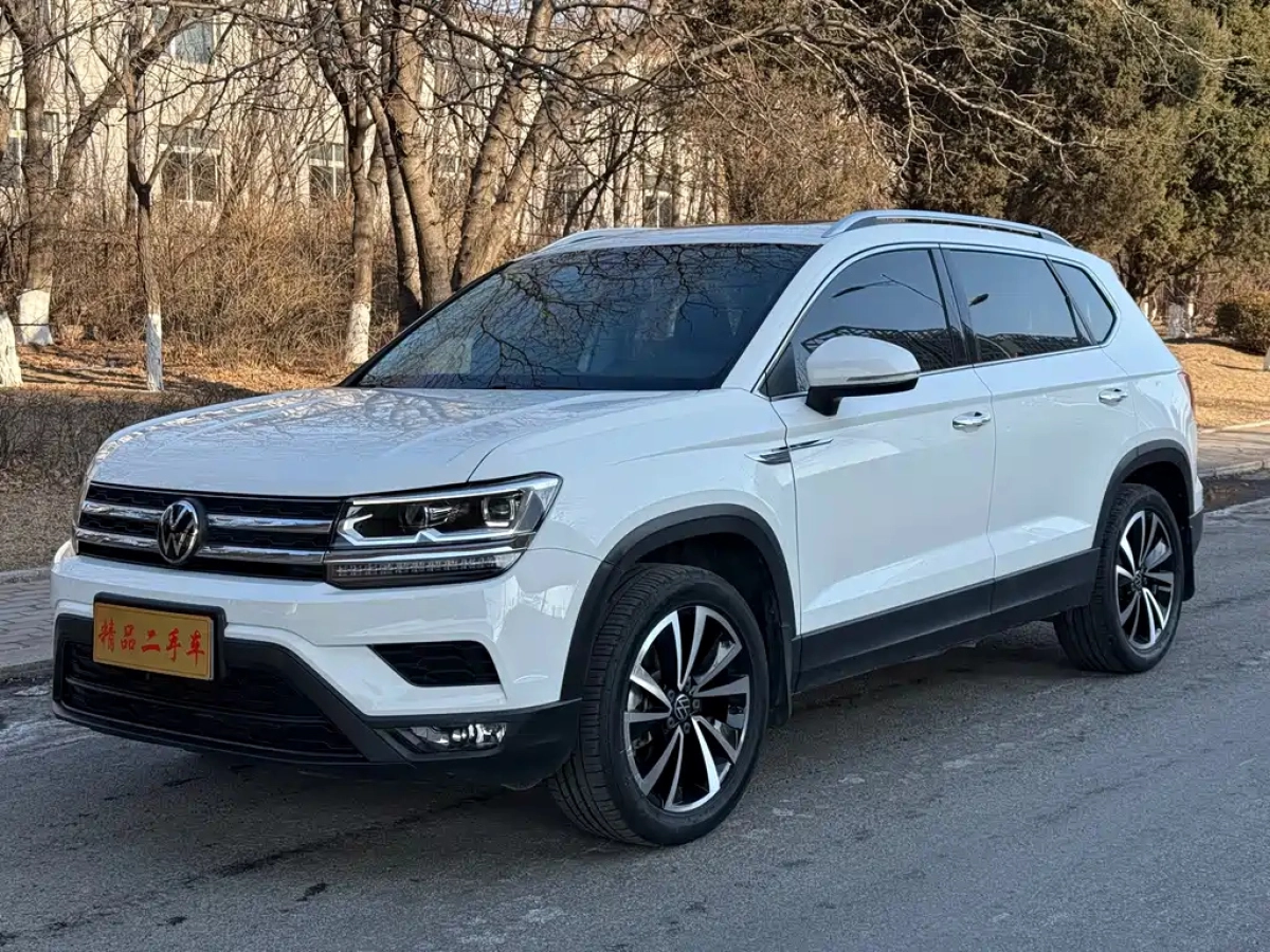 VOLKSWAGEN THARU  2022