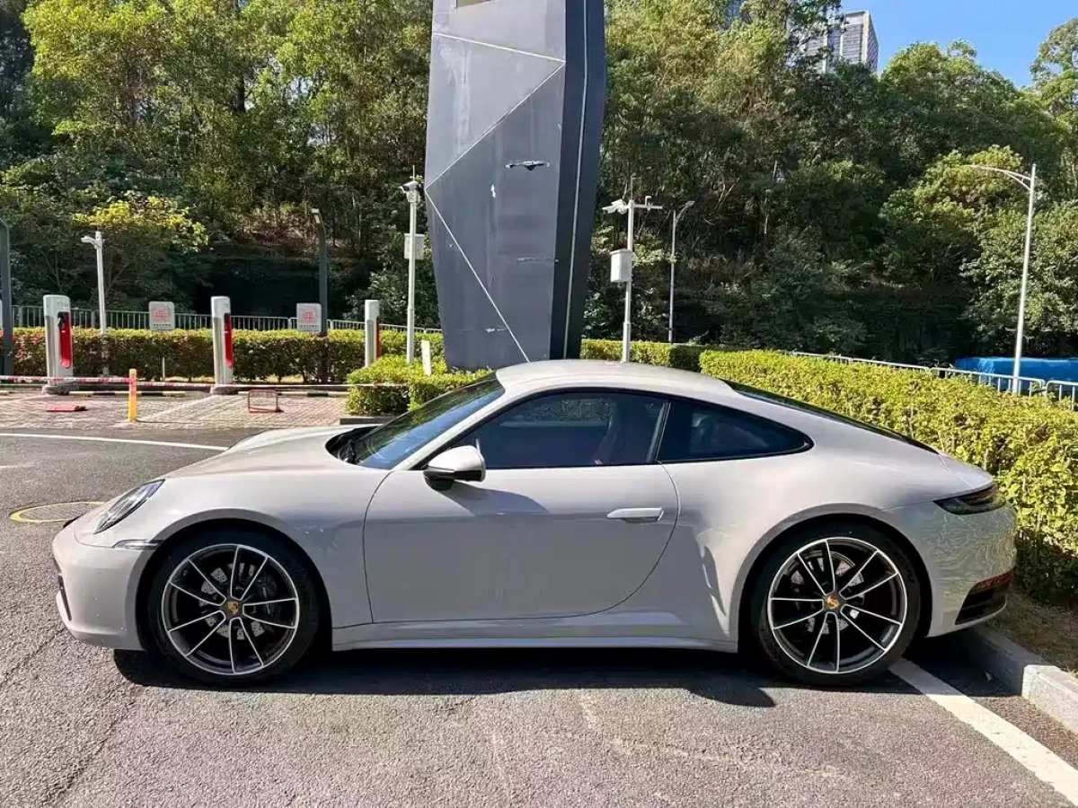 PORSCHE 911