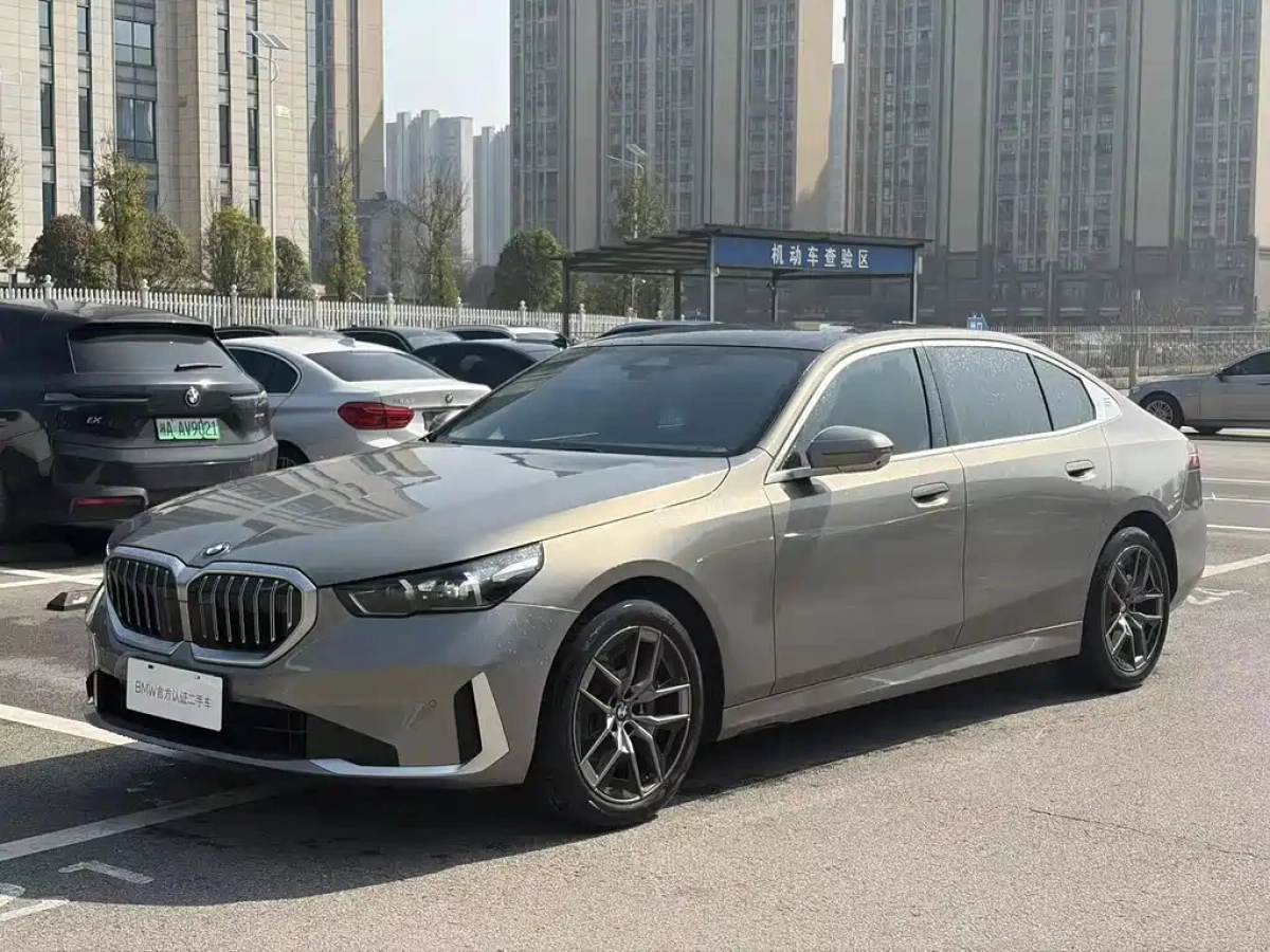 BMW 5 SERIES  2024