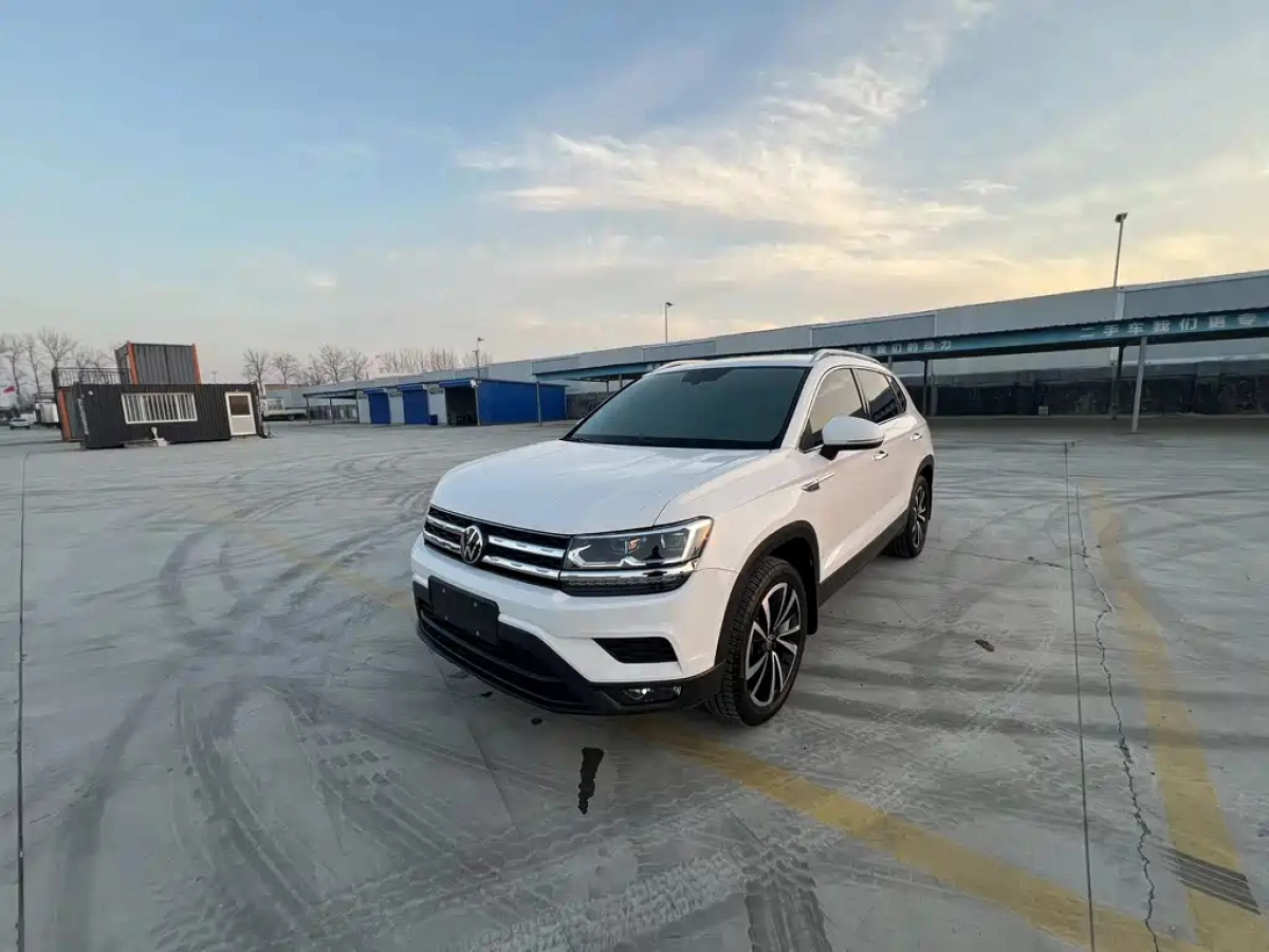 VOLKSWAGEN THARU  2022