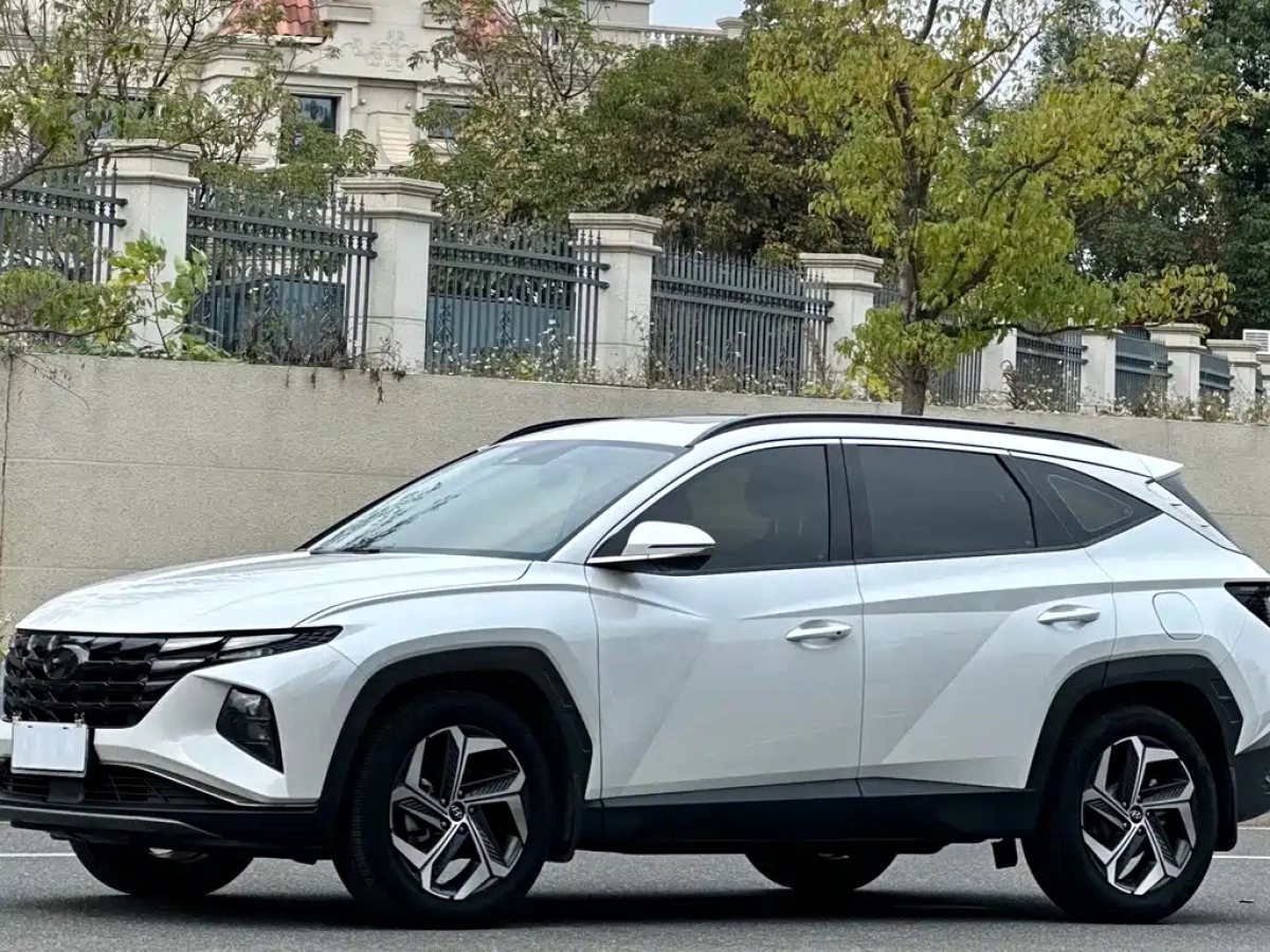 HYUNDAI TUCSON  2023