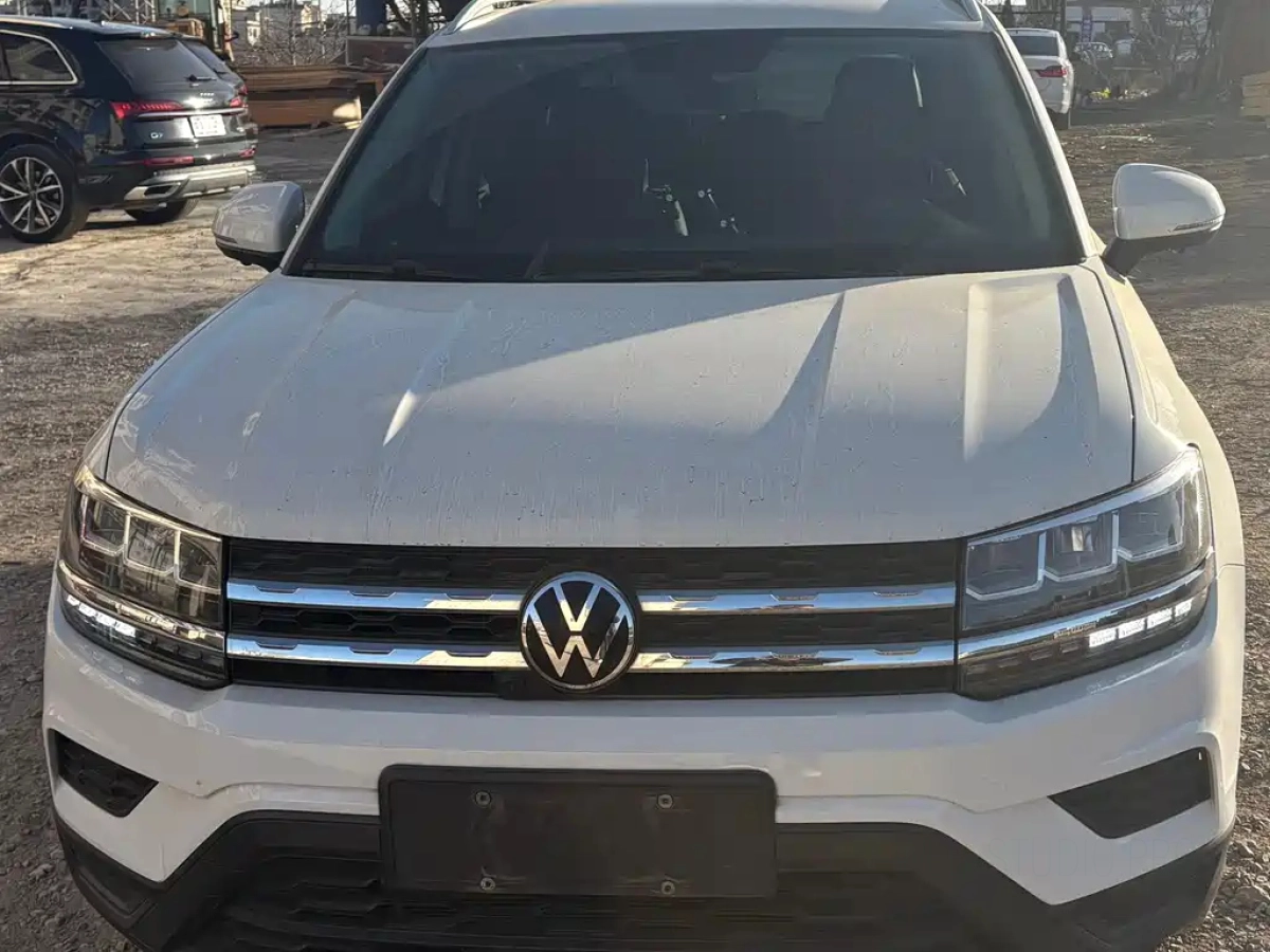 VOLKSWAGEN THARU  2022