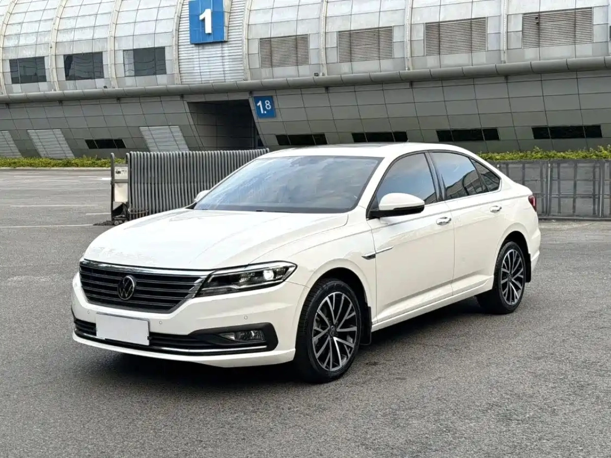 VOLKSWAGEN LAVIDA  2021