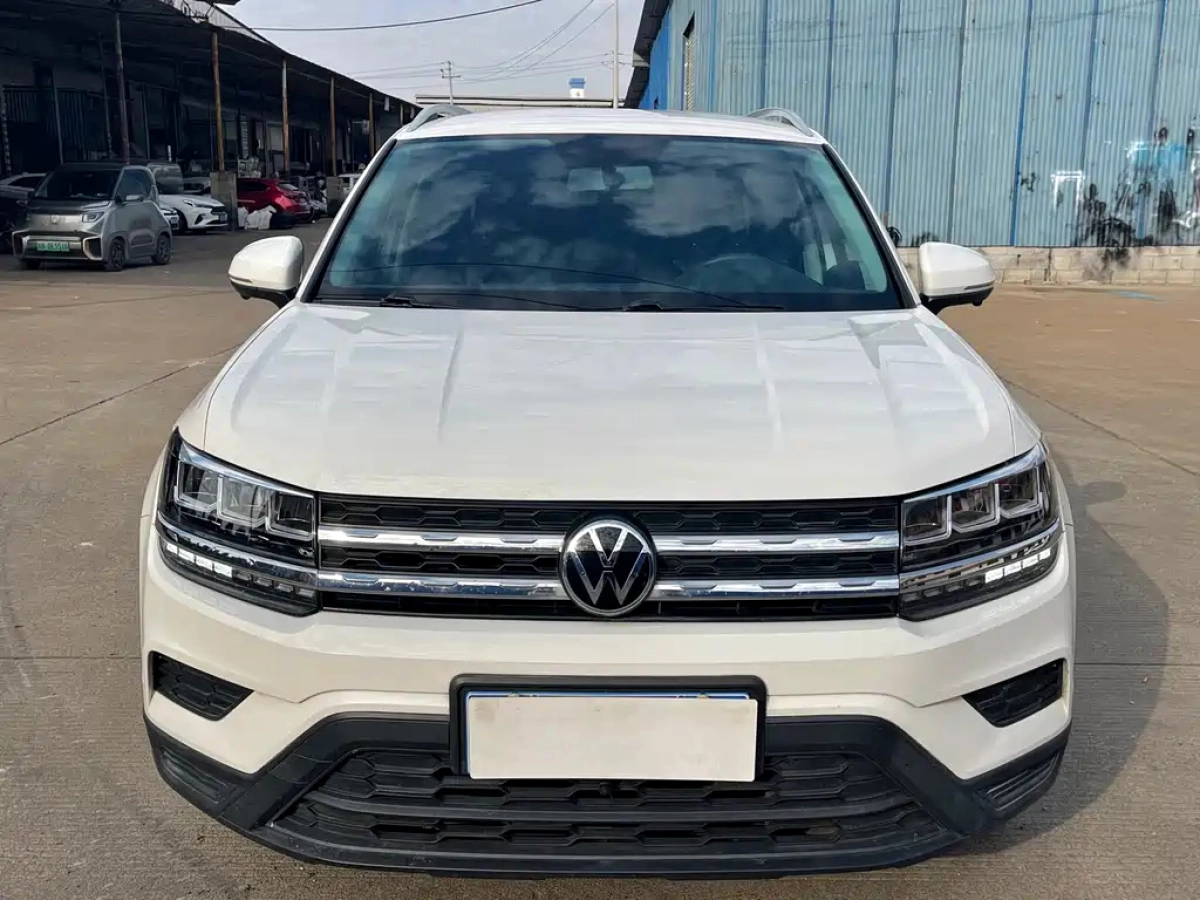 VOLKSWAGEN THARU