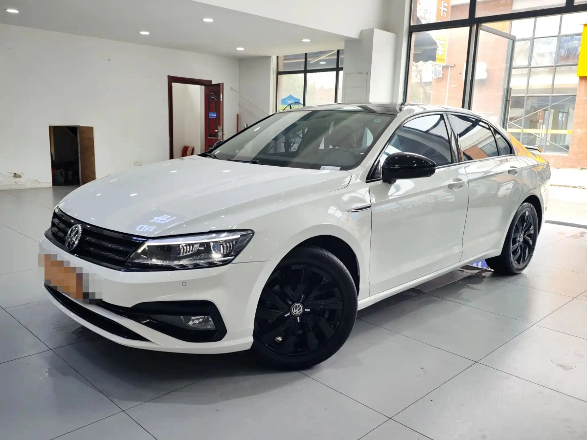 VOLKSWAGEN LAMANDO  2021