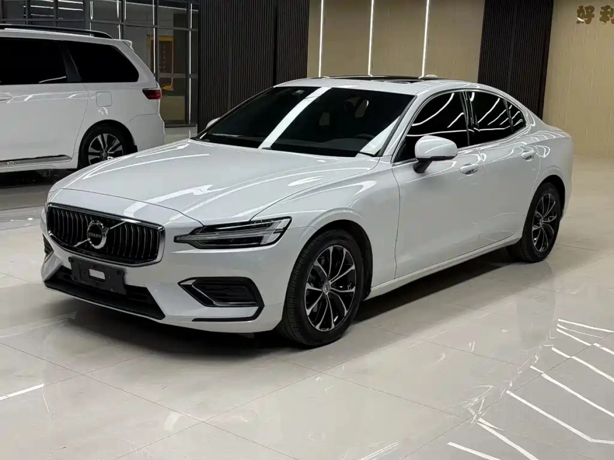 VOLVO S60  2022