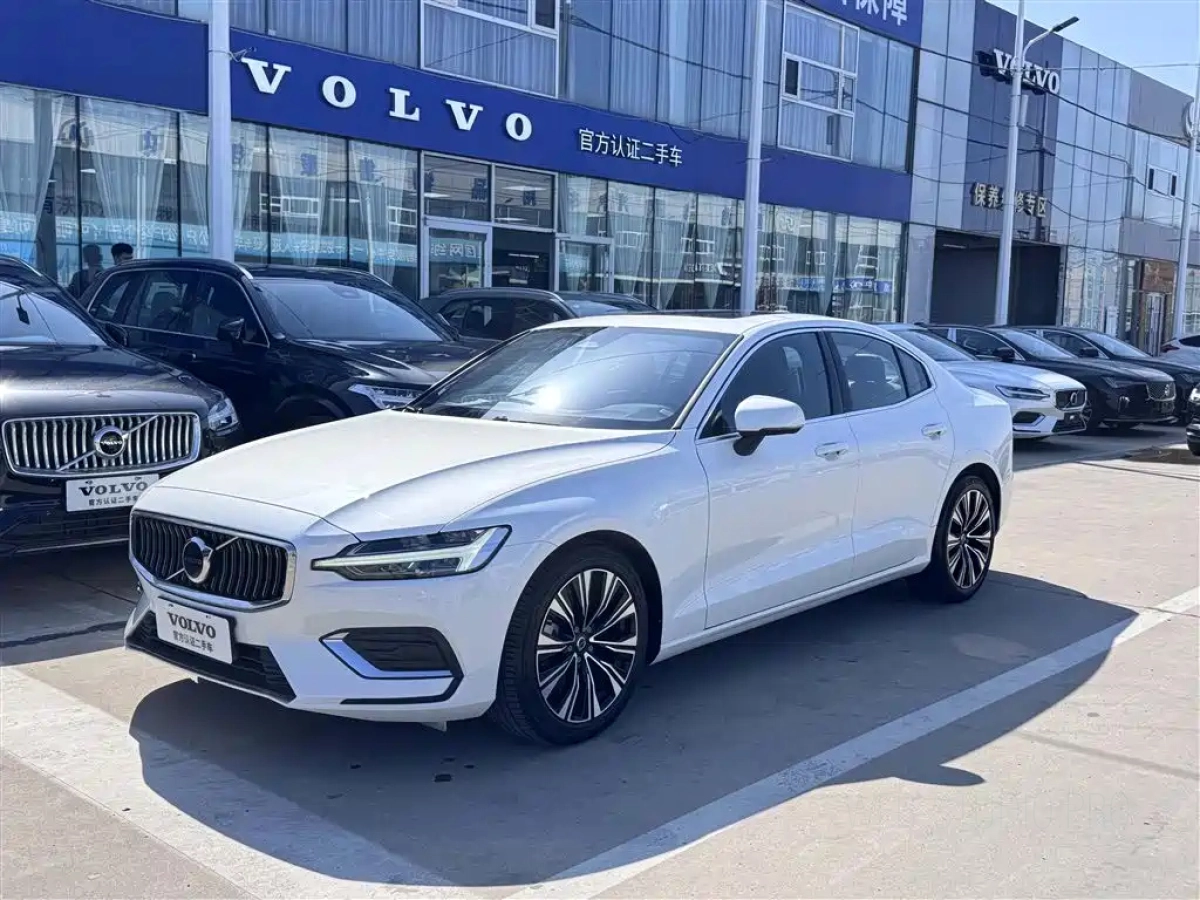 VOLVO S60  2024