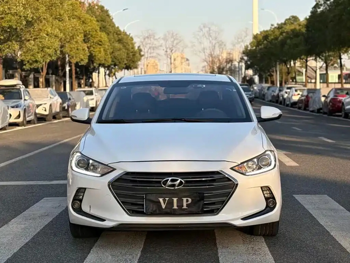 HYUNDAI ELANTRA