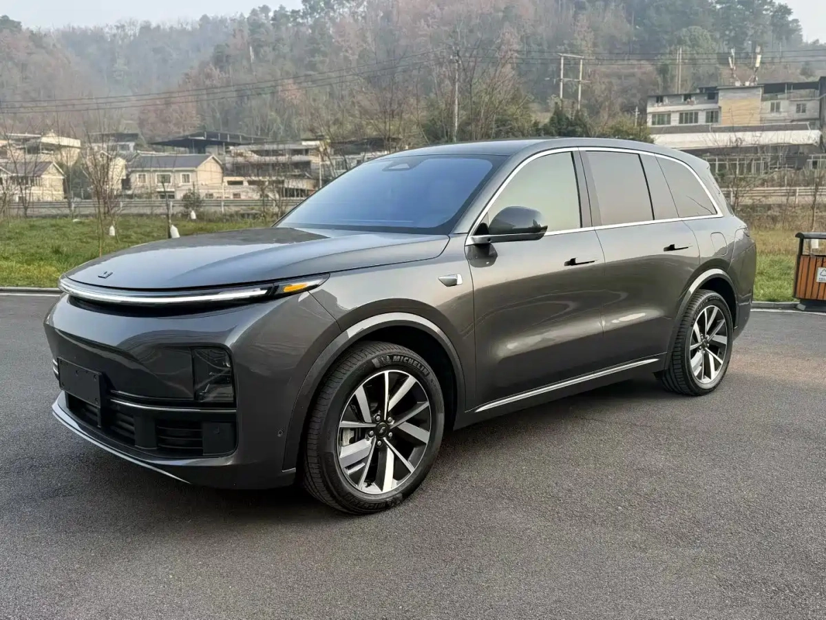 LI AUTO L8  2024