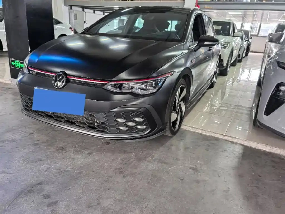 VOLKSWAGEN GOLF  2023