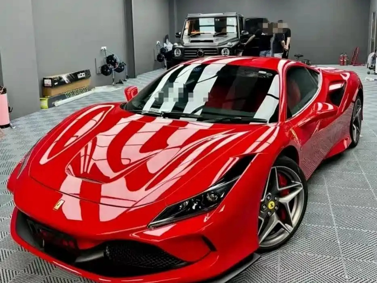 FERRARI F8  2022