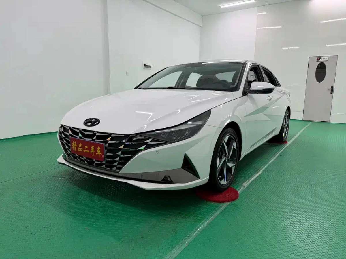 HYUNDAI ELANTRA