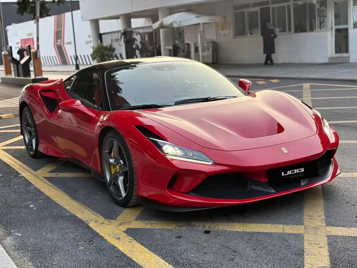 FERRARI F8