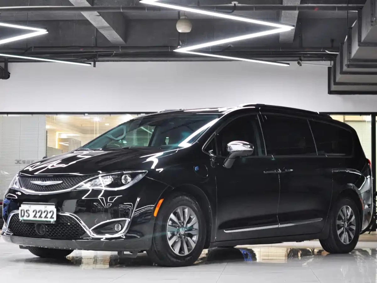 CHRYSLER PACIFICA PHEV IMPORT  2025