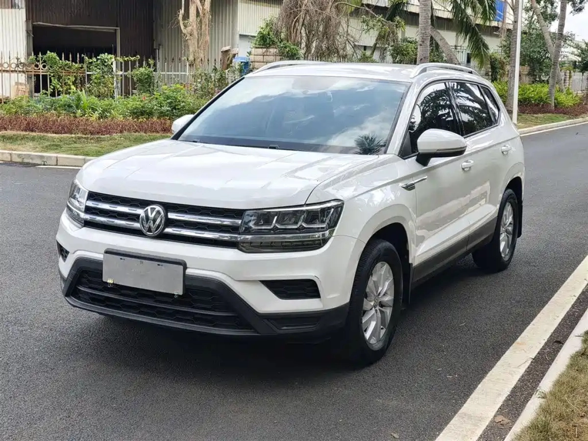 VOLKSWAGEN THARU