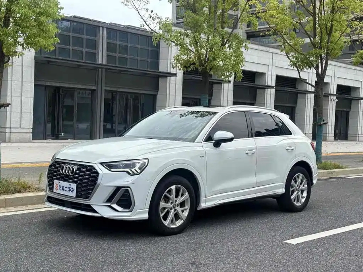 AUDI Q3  2019