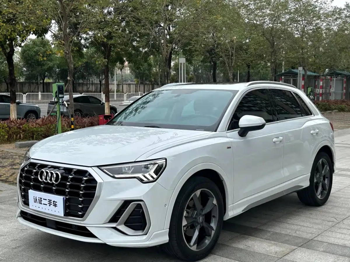 AUDI Q3  2021