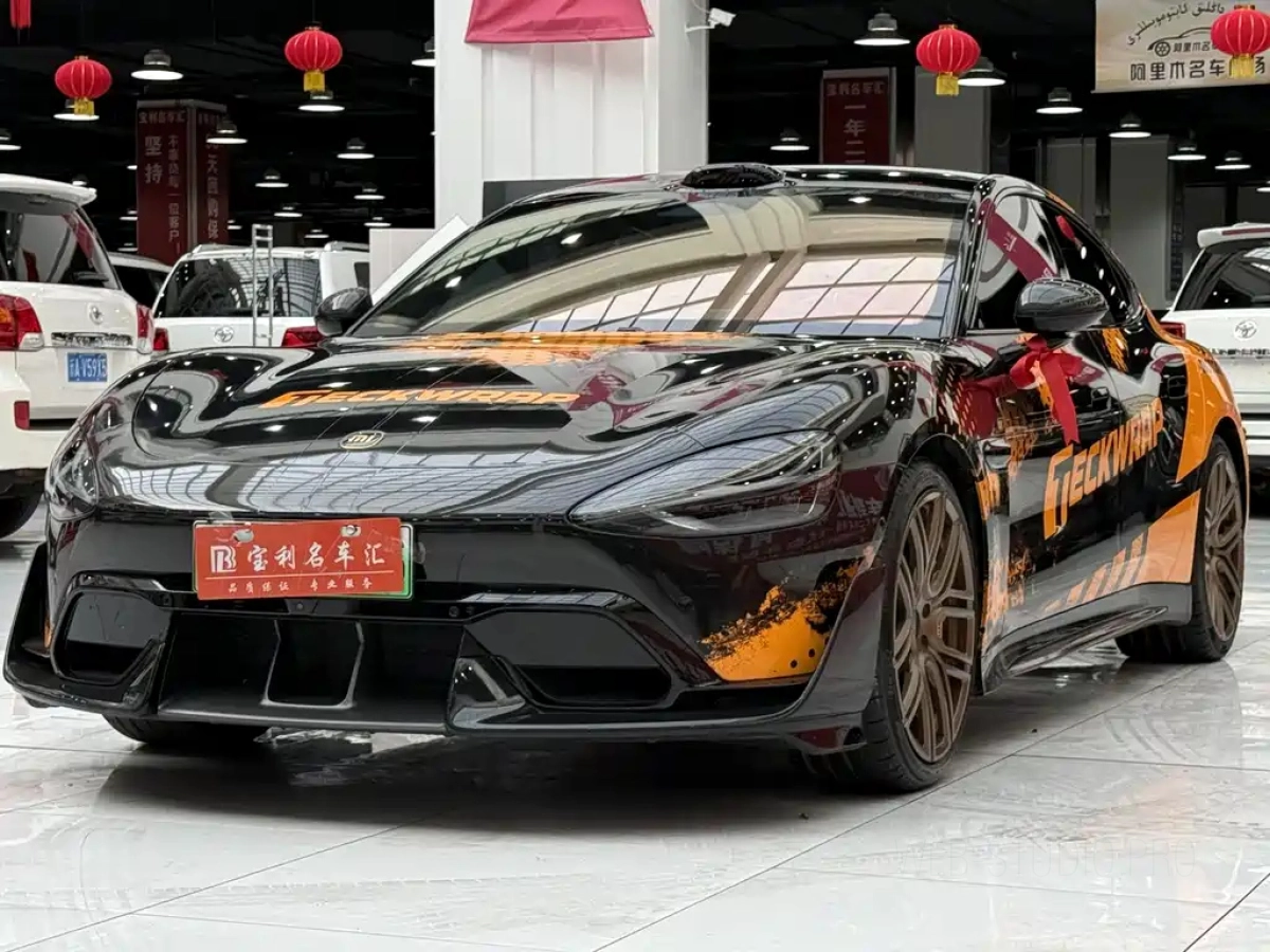 XIAOMI AUTO SU7 ULTRA  2025