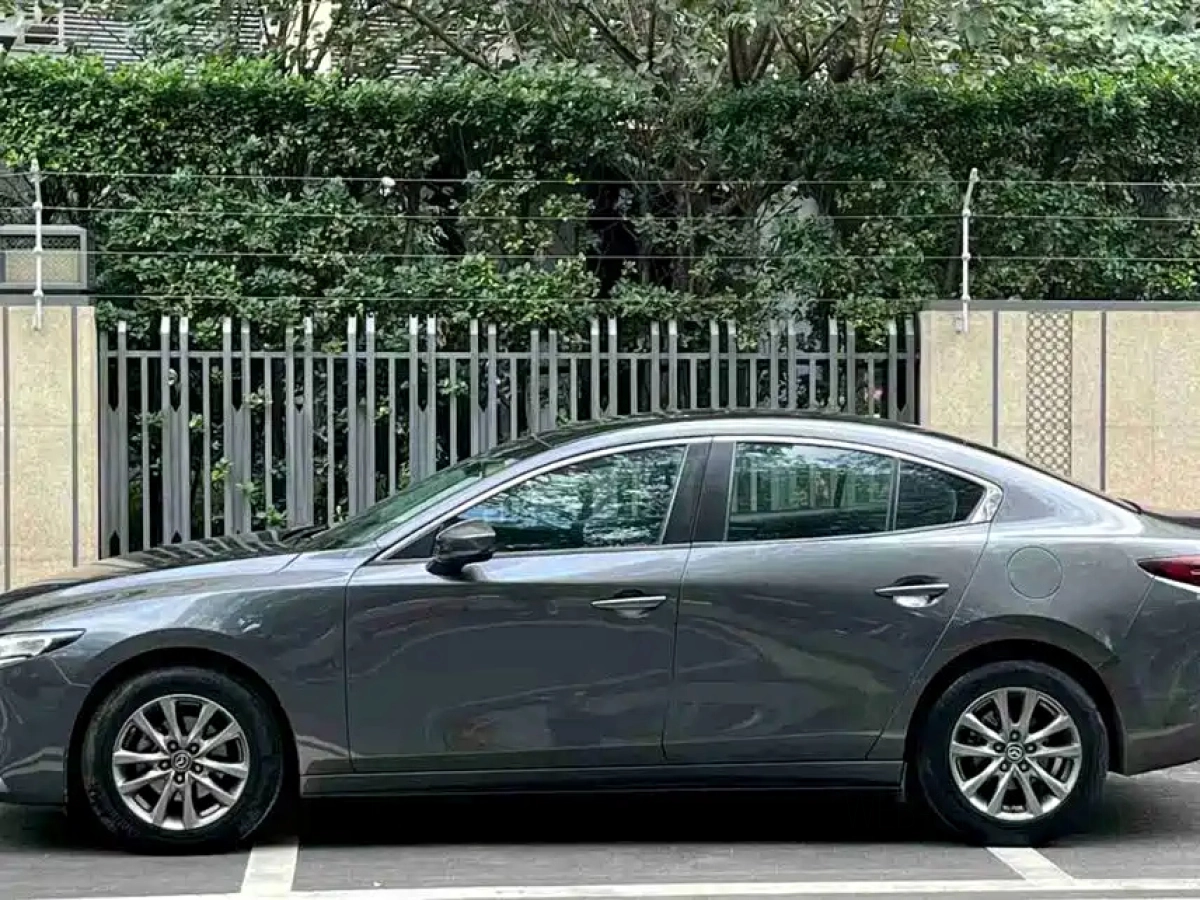 MAZDA 3 AXELA