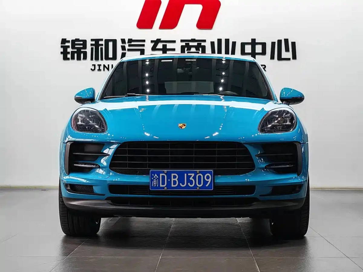 PORSCHE MACAN