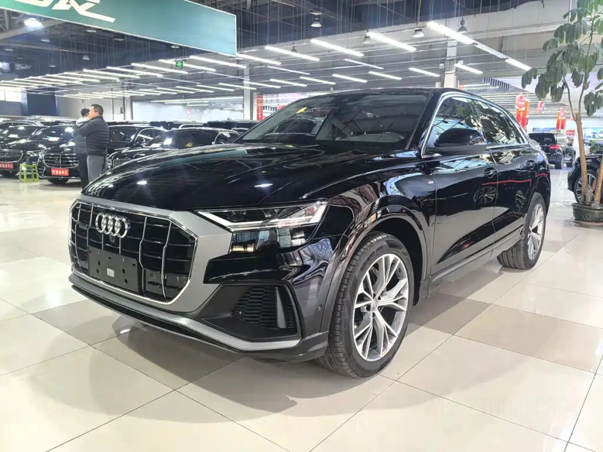 AUDI Q8  2020