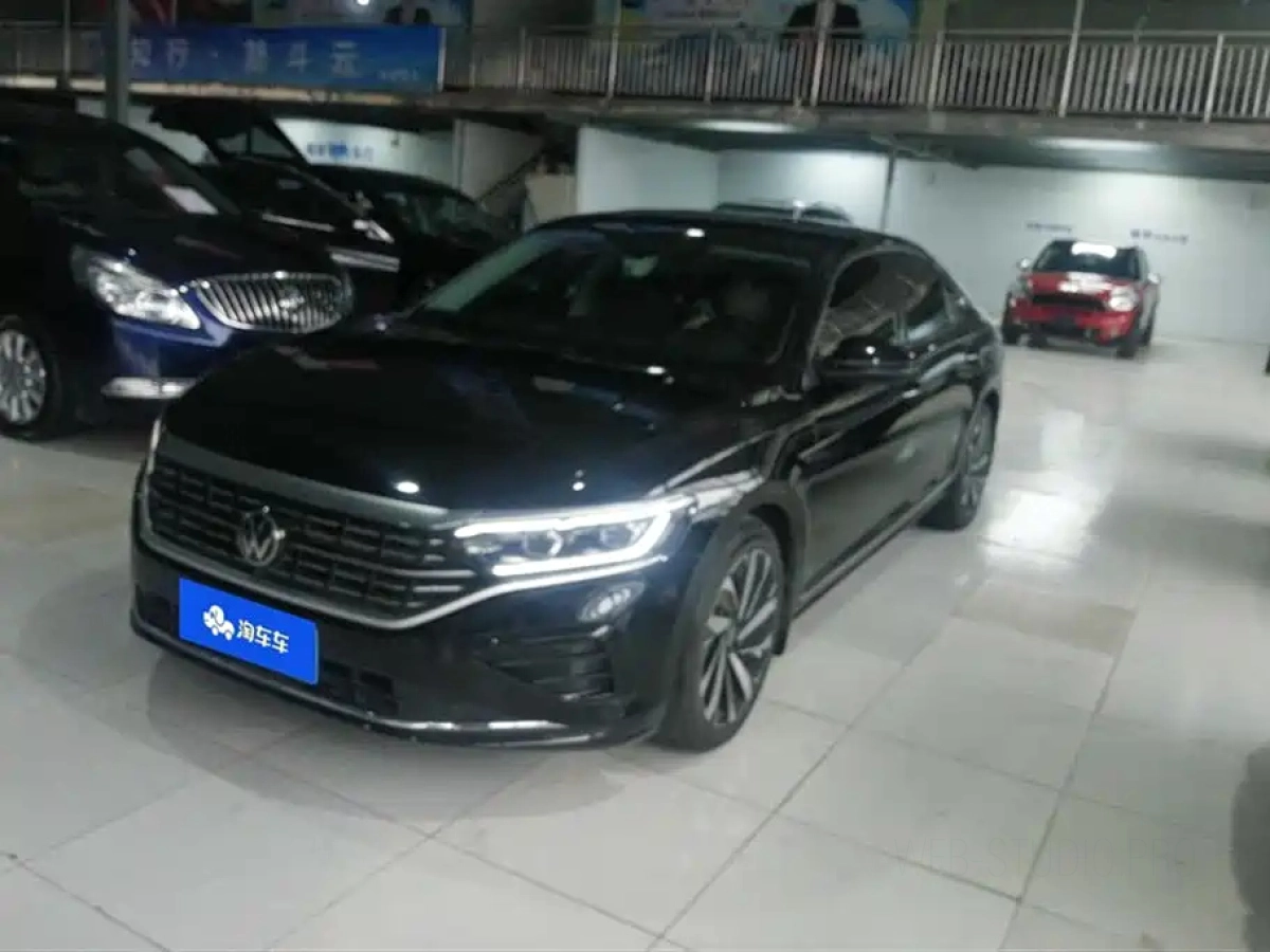 VOLKSWAGEN PASSAT  2023