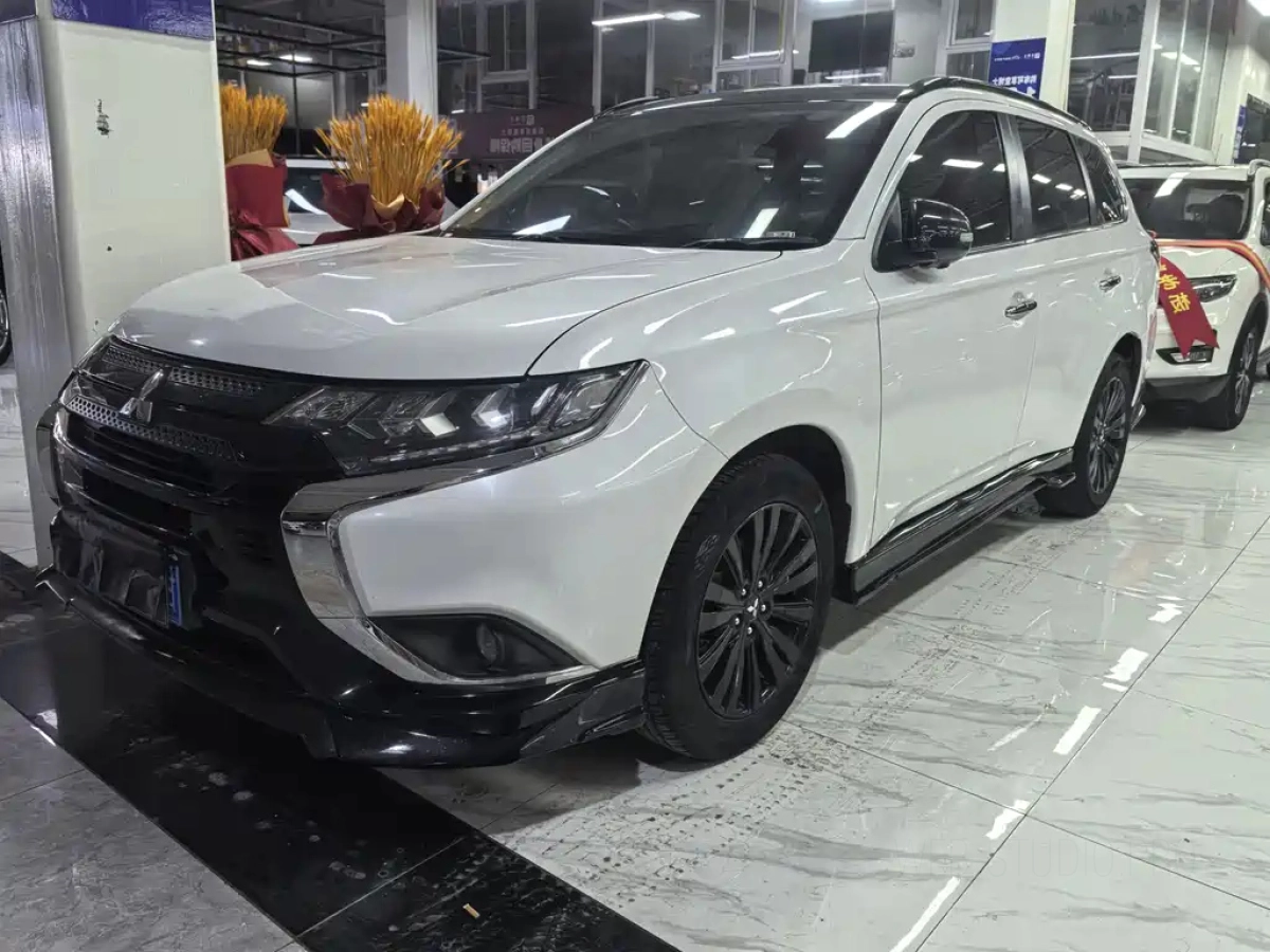 MITSUBISHI OUTLANDER  2023