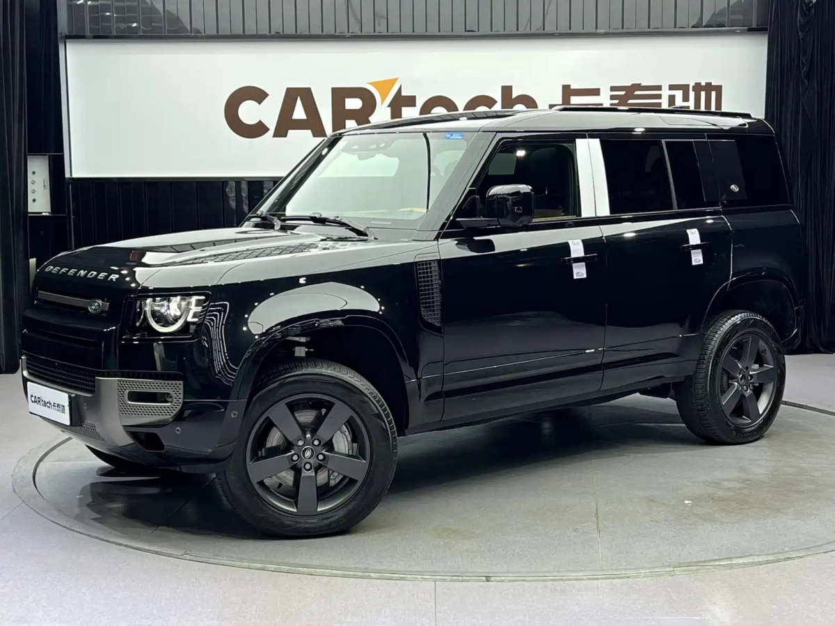LAND ROVER DEFENDER  2024