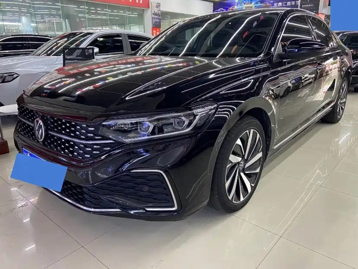 VOLKSWAGEN PASSAT  2022