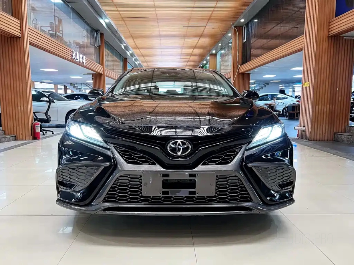 TOYOTA CAMRY