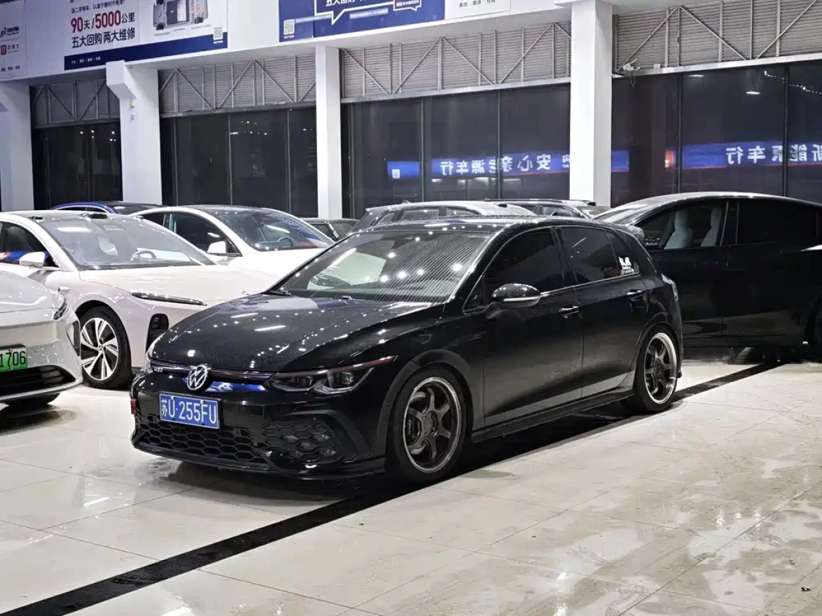 VOLKSWAGEN GOLF GTI  2022