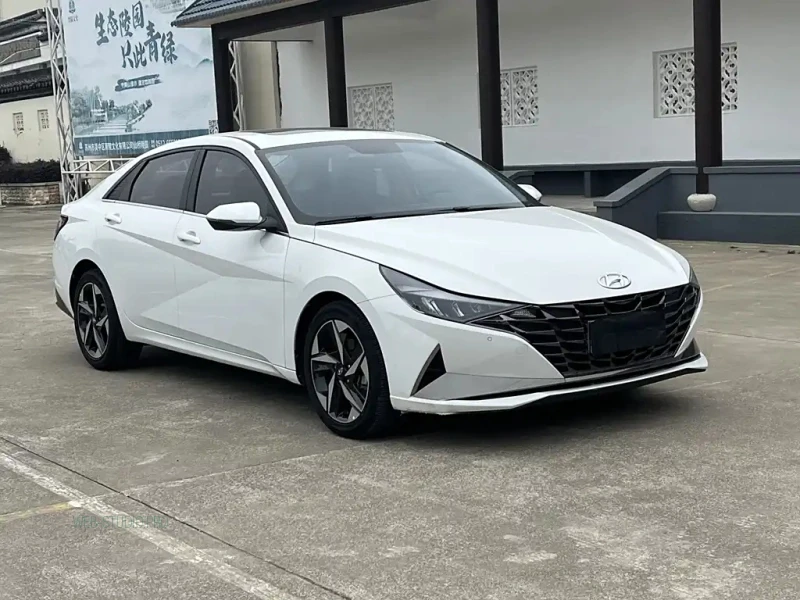 HYUNDAI ELANTRA
