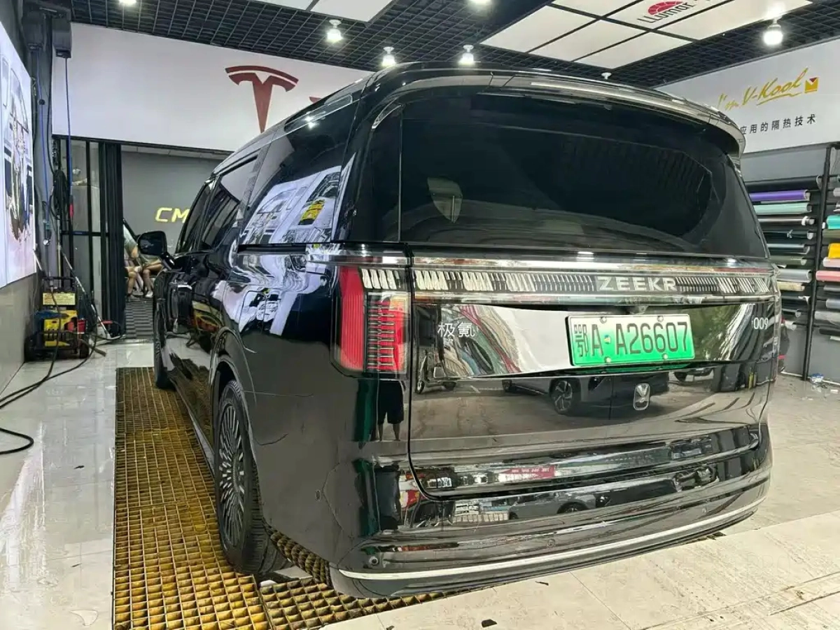 ZEEKR 009