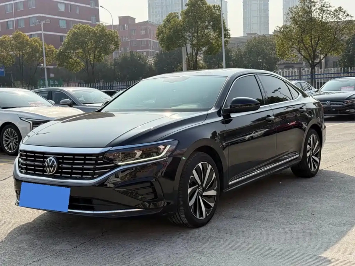 VOLKSWAGEN PASSAT  2022