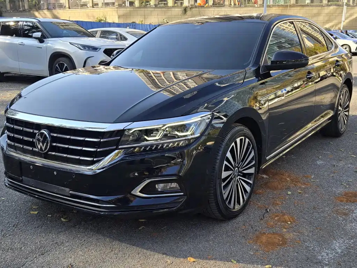 VOLKSWAGEN PASSAT  2021