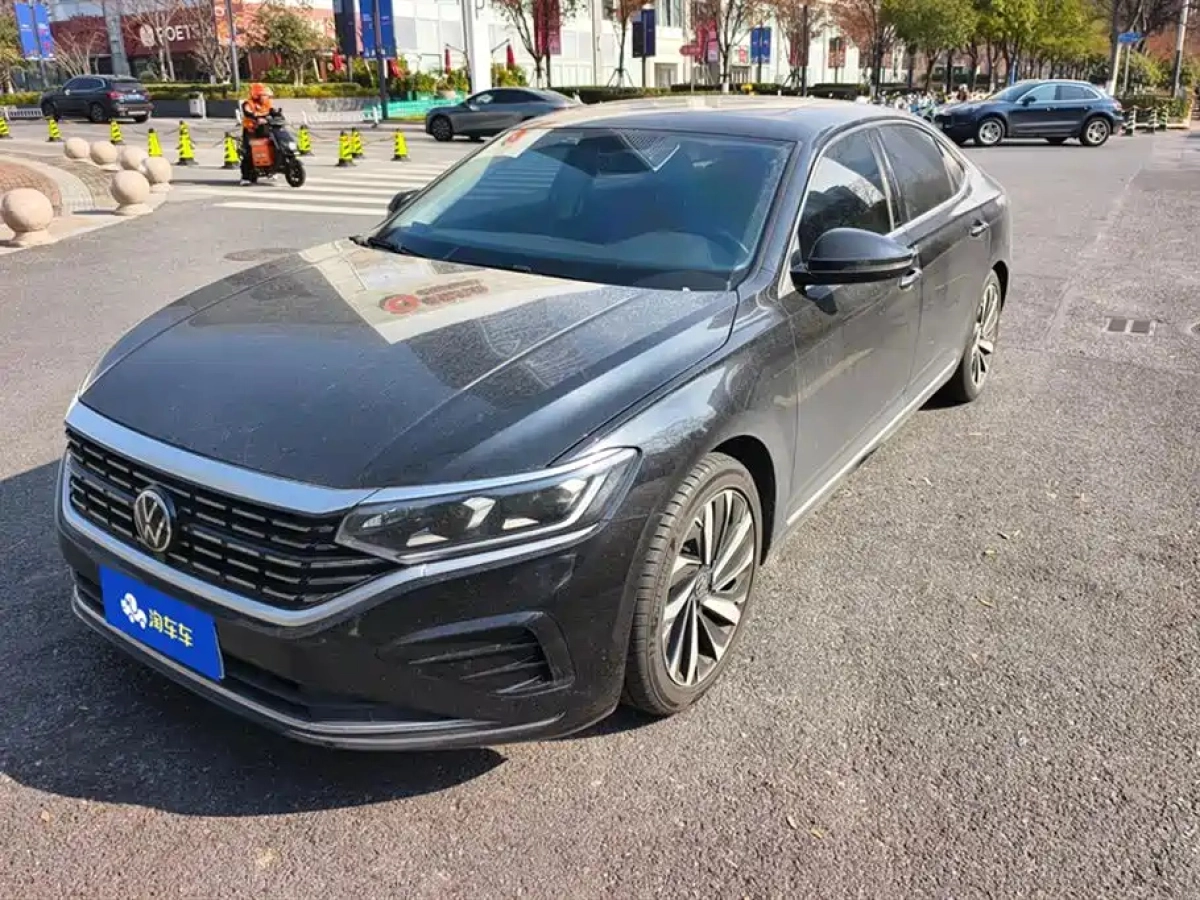 VOLKSWAGEN PASSAT  2022