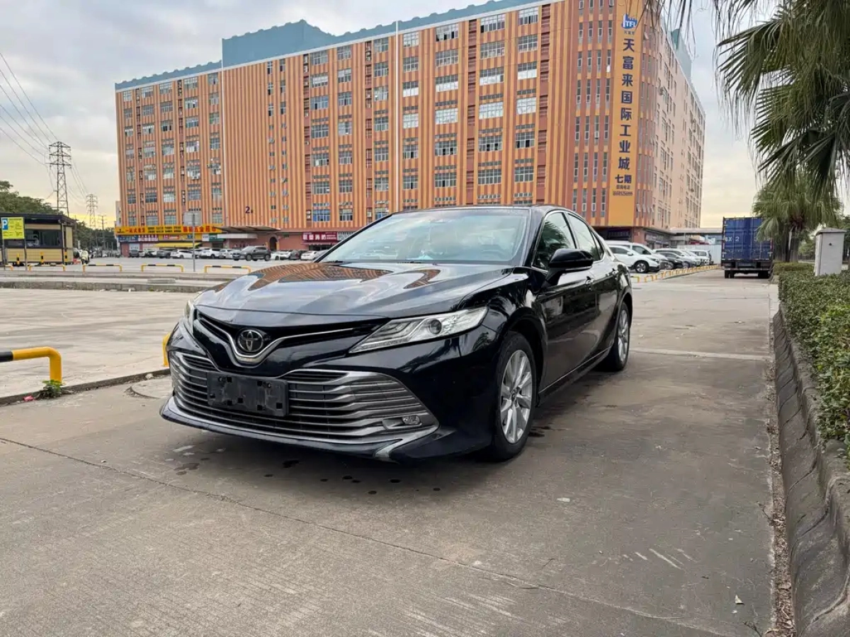 TOYOTA CAMRY