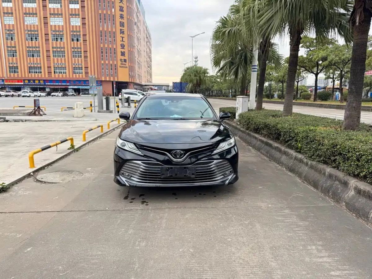 TOYOTA CAMRY