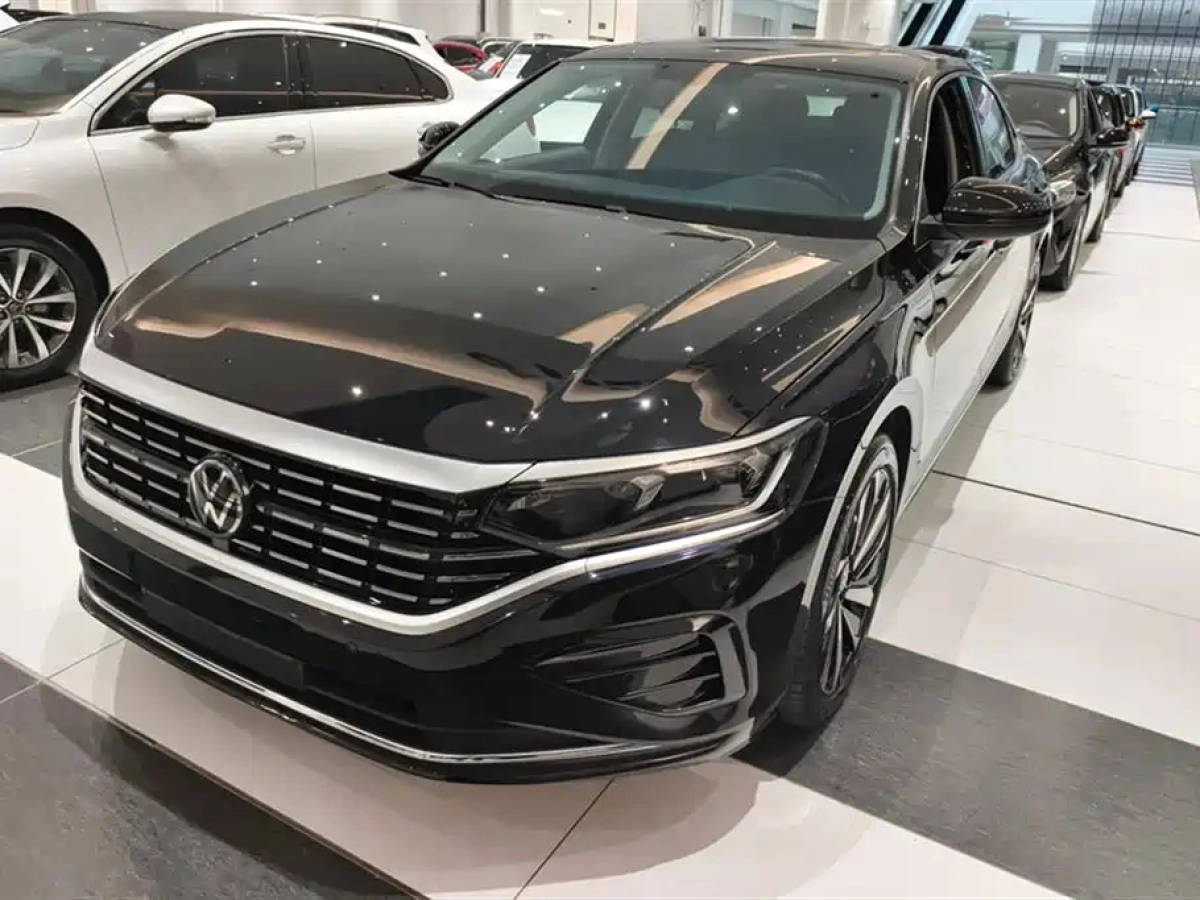 VOLKSWAGEN PASSAT  2023