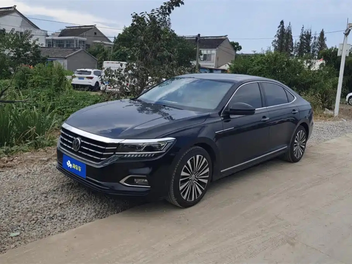 VOLKSWAGEN PASSAT  2019